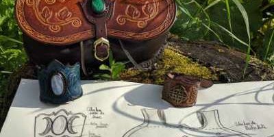 escarcelle et bracelet avec pierre sertie et recherche graphique