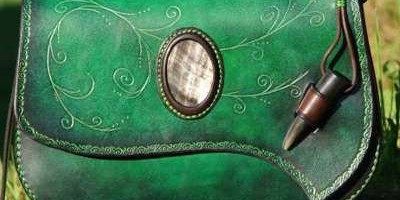 sac vert avec labradorite sertie fermoir en corne