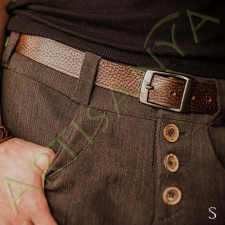 gros plan mise en situation de la ceinture en cuir grunch